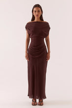 Load image into Gallery viewer, SOVERE ADA OFF SHOULDER DRESS - CHOCOLATE
