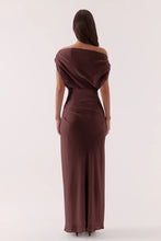 Load image into Gallery viewer, SOVERE ADA OFF SHOULDER DRESS - CHOCOLATE

